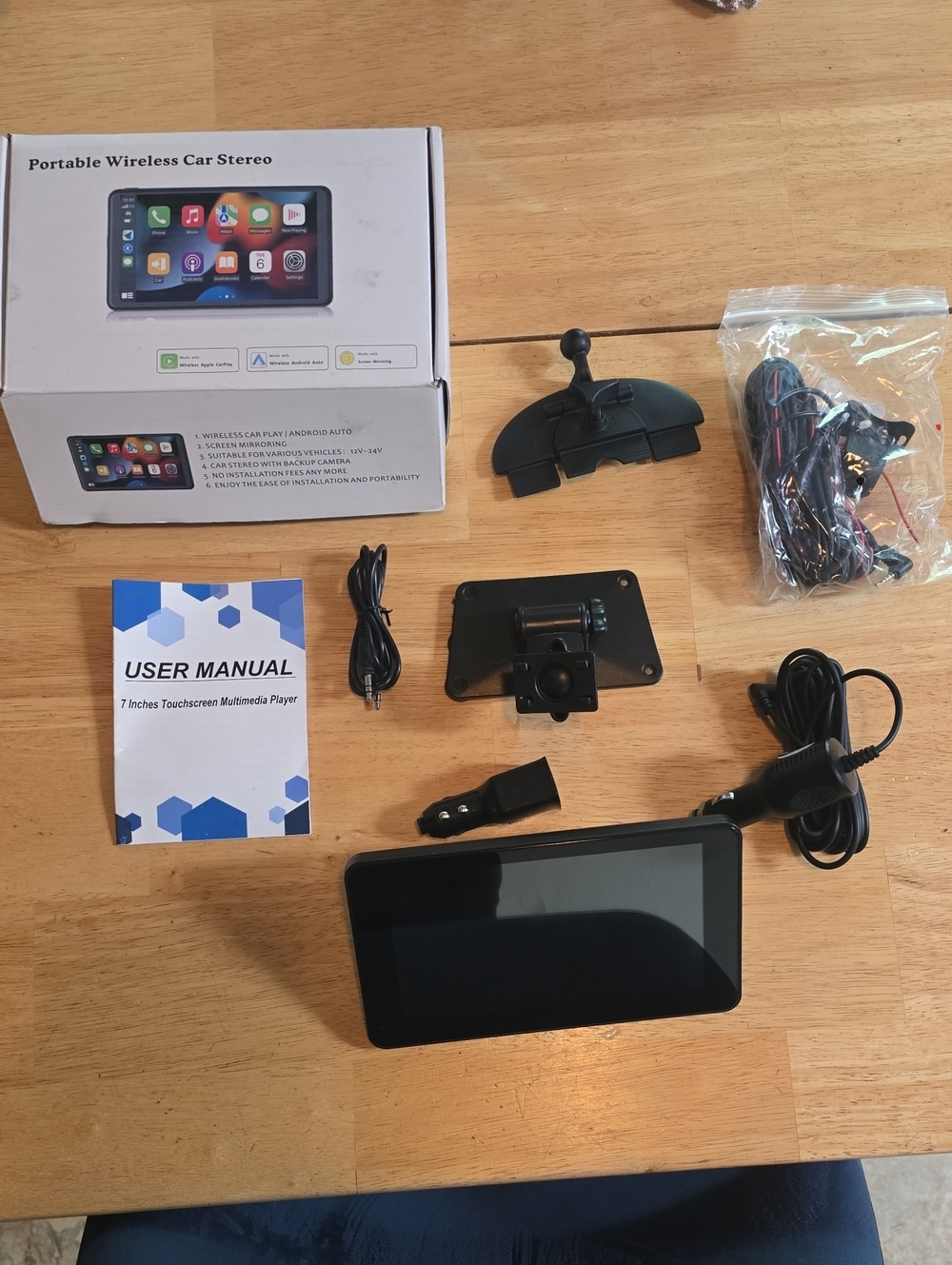 Black 7-inch Portable Wireless Car Stereo Touchscreen Player